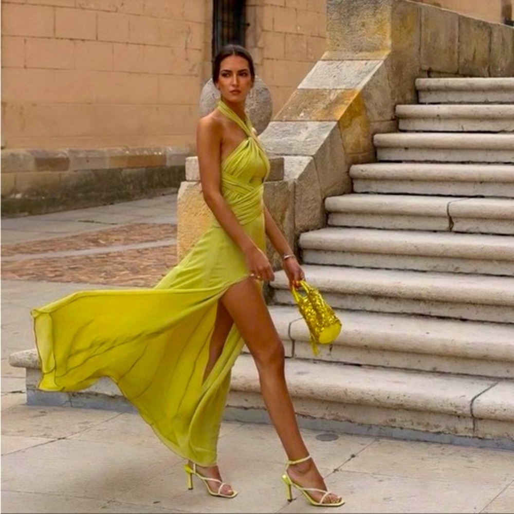 Sleeveless midi halter dress